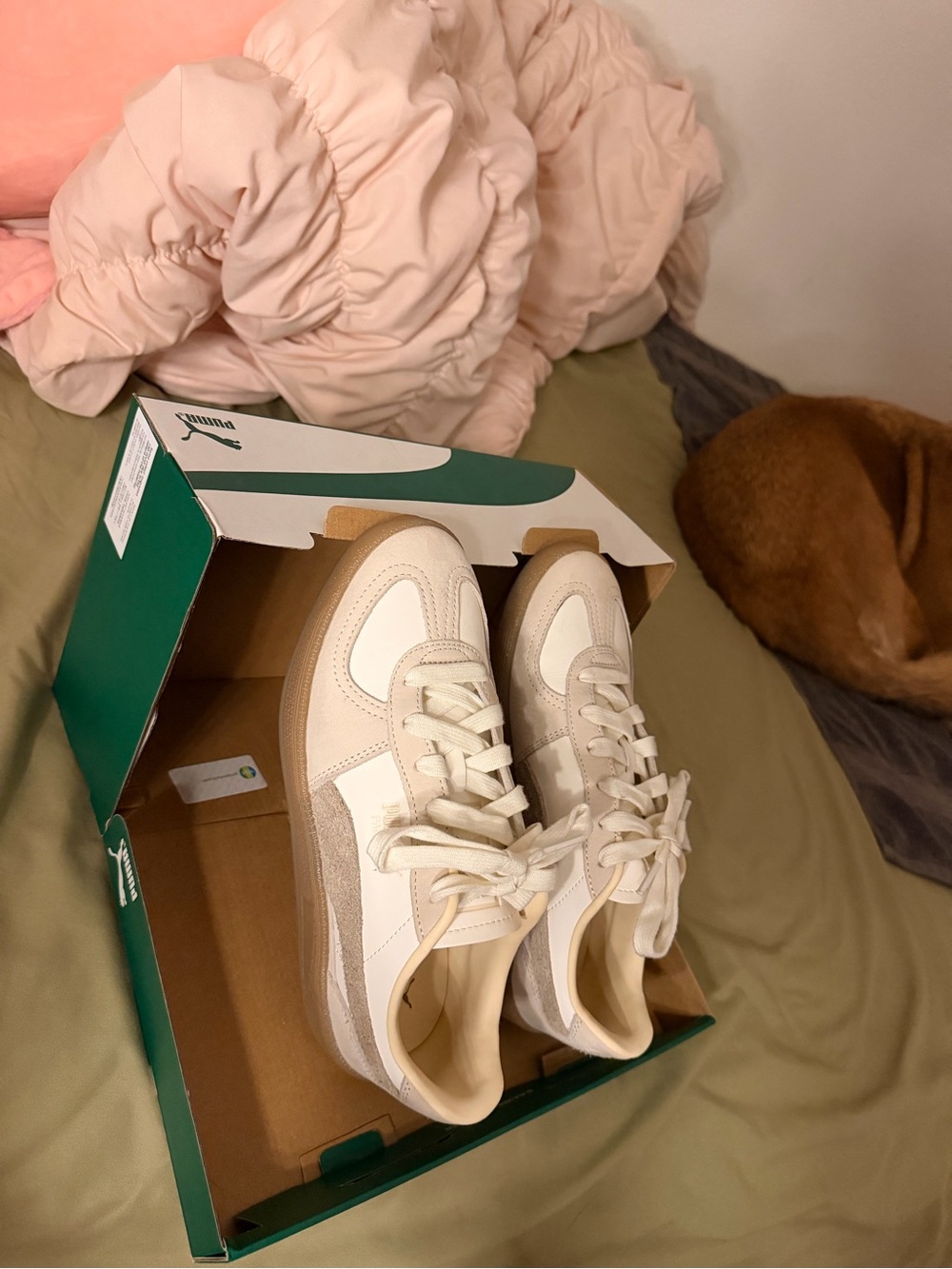 Puma Women’s Cream and Gum-Trim Classic Sneaker - Picture 4 of 8